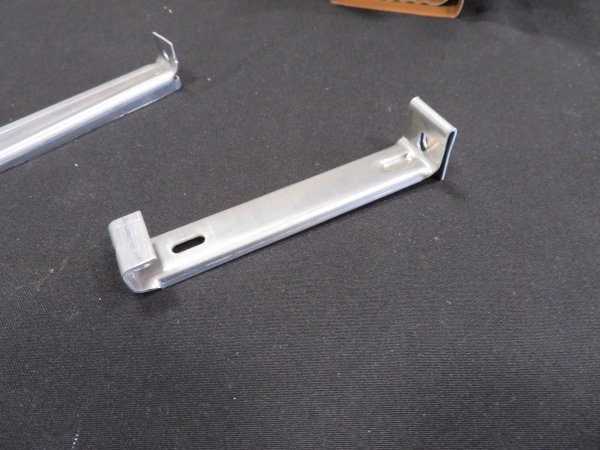 5" STANDARD CLIP-ON HANGER (700)